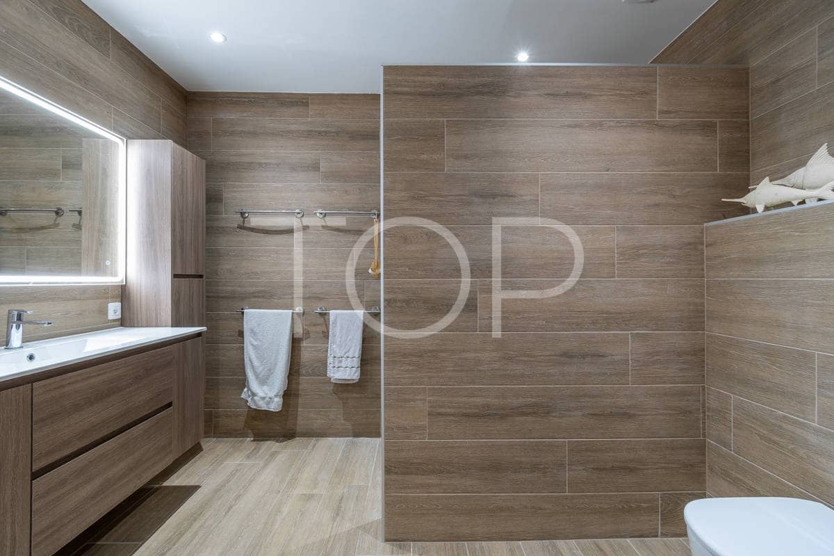 3 slaapkamer Villa te koop in Costa del Silencio met zwembad garage - € 998.000 (Ref: 9124365)