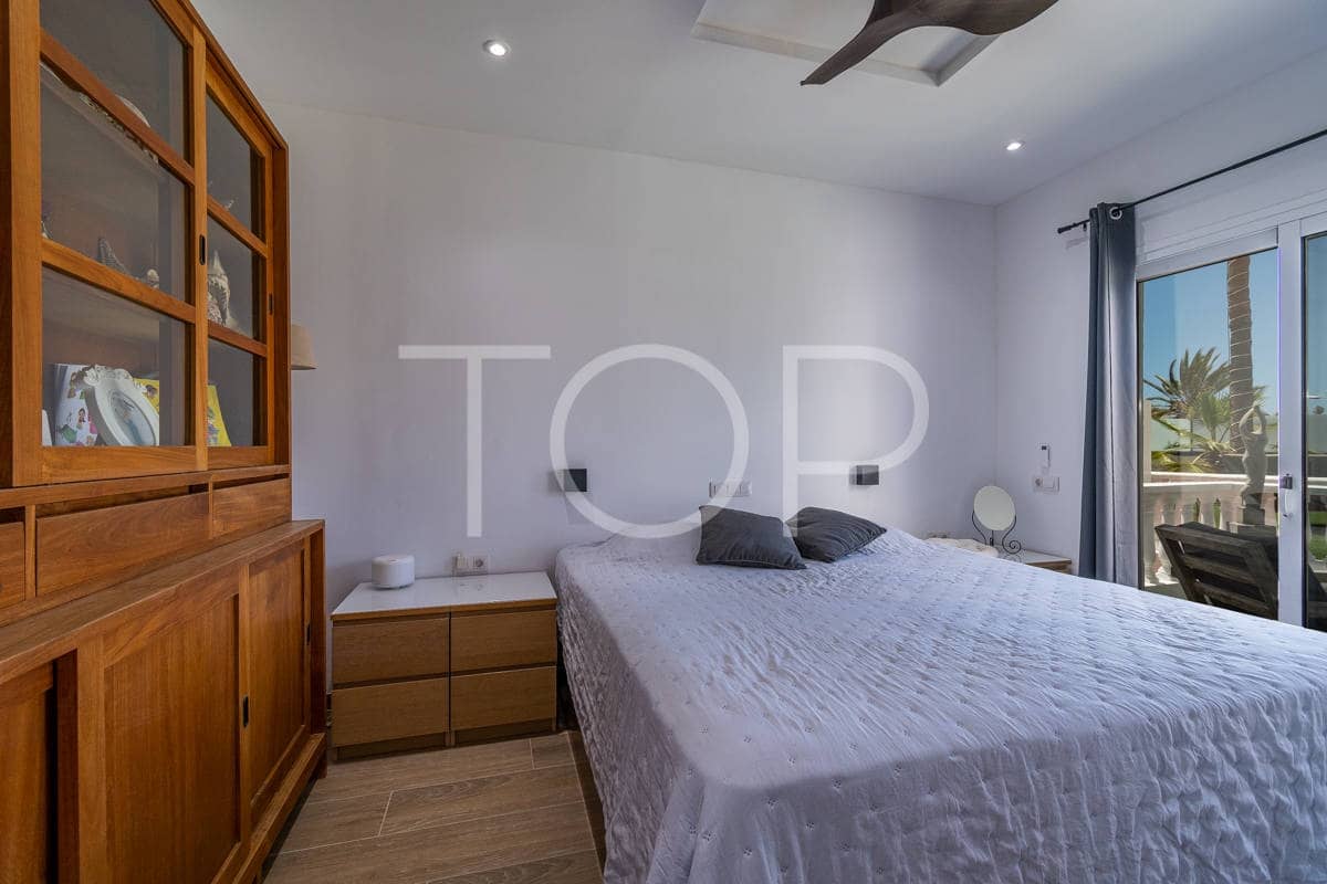 3 slaapkamer Villa te koop in Costa del Silencio met zwembad garage - € 998.000 (Ref: 9124365)