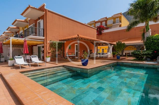 2 soveværelse Rækkehus til salg i Torviscas Centro y Alto, Adeje med swimmingpool garage - € 850.000 (Ref: 9131976)