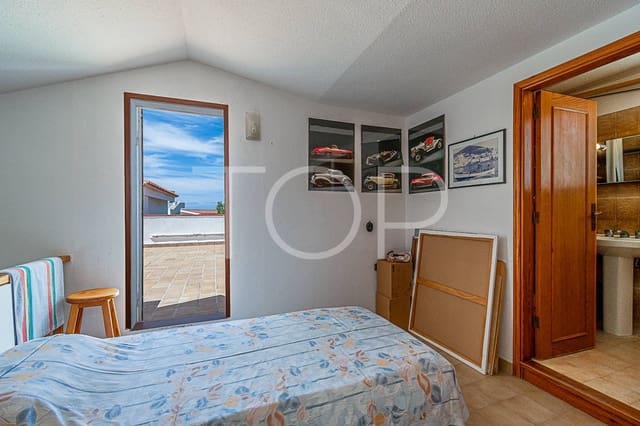 2 soverom Penthouse til salgs i Los Cristianos, Arona med svømmebasseng - € 350 000 (Ref: 9148755)