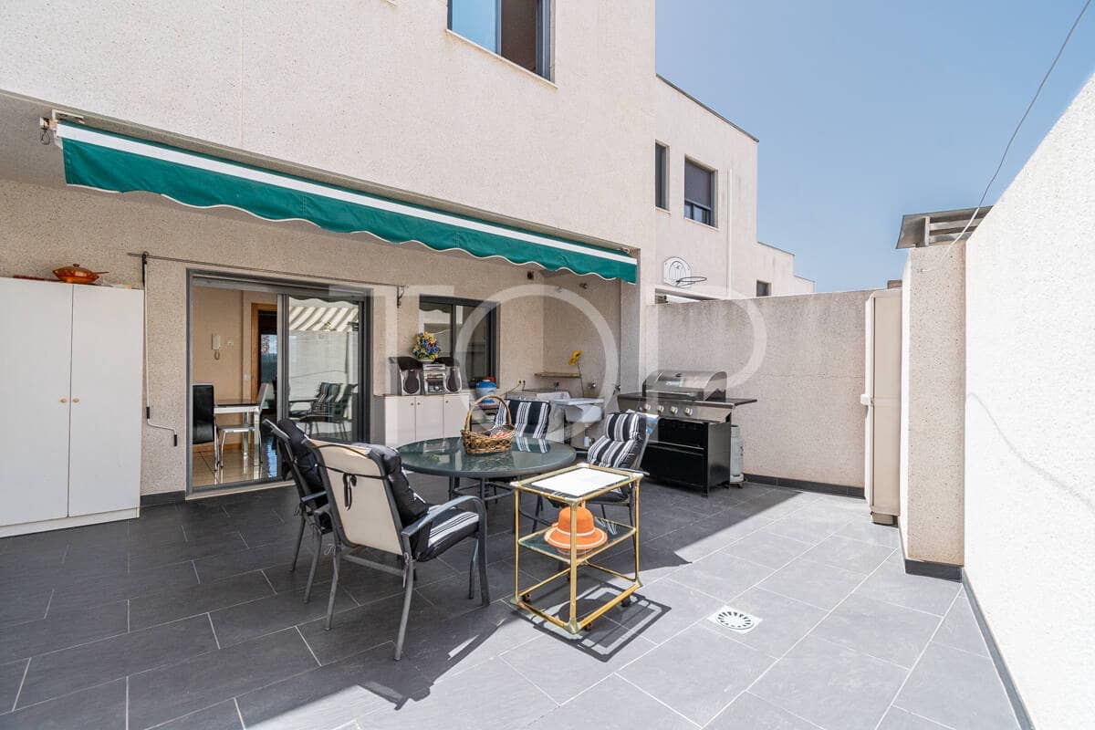 3 soveværelse Rækkehus til salg i Adeje med garage - € 580.000 (Ref: 9153528)