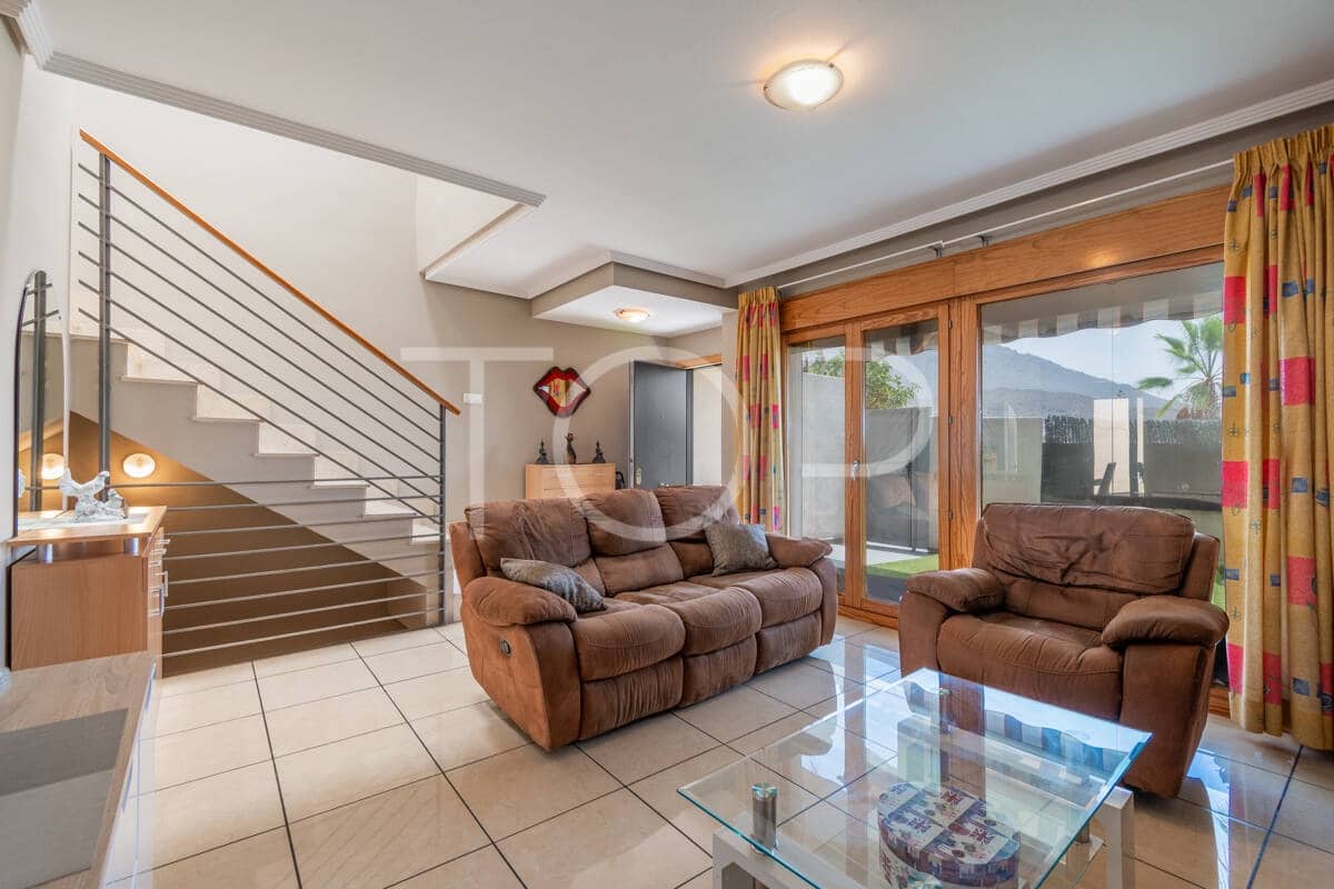 3 soveværelse Rækkehus til salg i Adeje med garage - € 580.000 (Ref: 9153528)