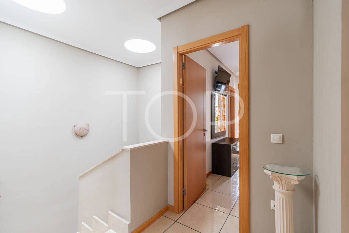 3 soveværelse Rækkehus til salg i Adeje med garage - € 580.000 (Ref: 9153528)