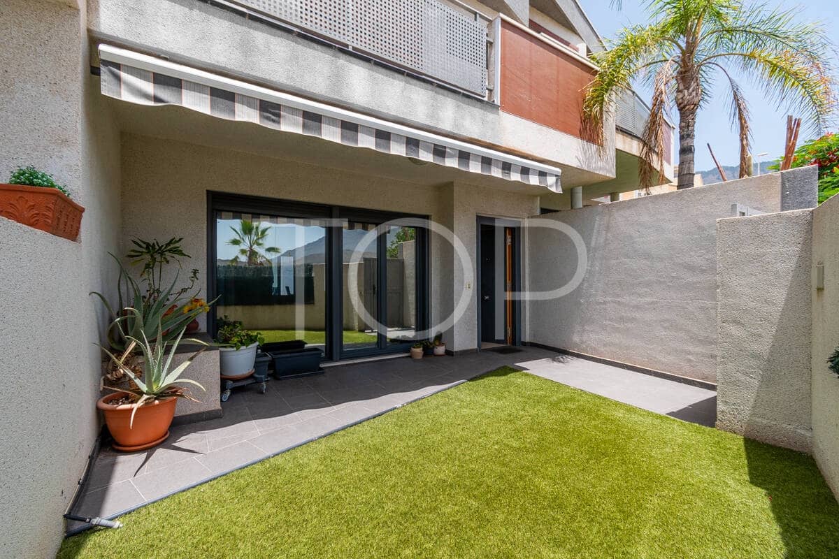 3 soveværelse Rækkehus til salg i Adeje med garage - € 580.000 (Ref: 9153528)