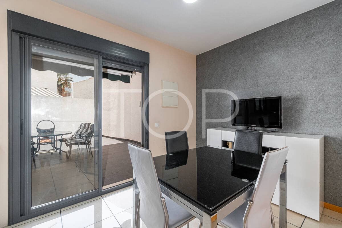 3 soveværelse Rækkehus til salg i Adeje med garage - € 580.000 (Ref: 9153528)