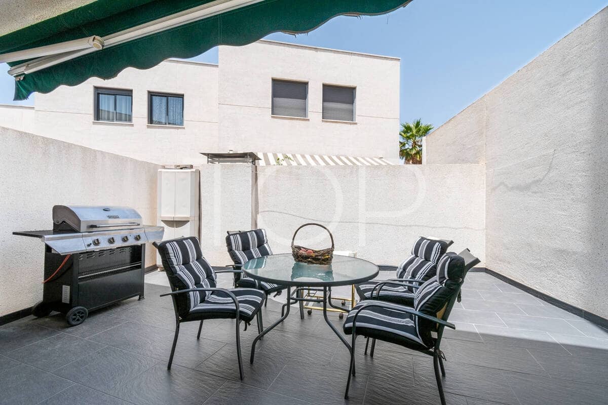 3 soveværelse Rækkehus til salg i Adeje med garage - € 580.000 (Ref: 9153528)