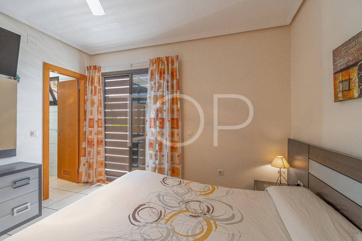 3 soveværelse Rækkehus til salg i Adeje med garage - € 580.000 (Ref: 9153528)