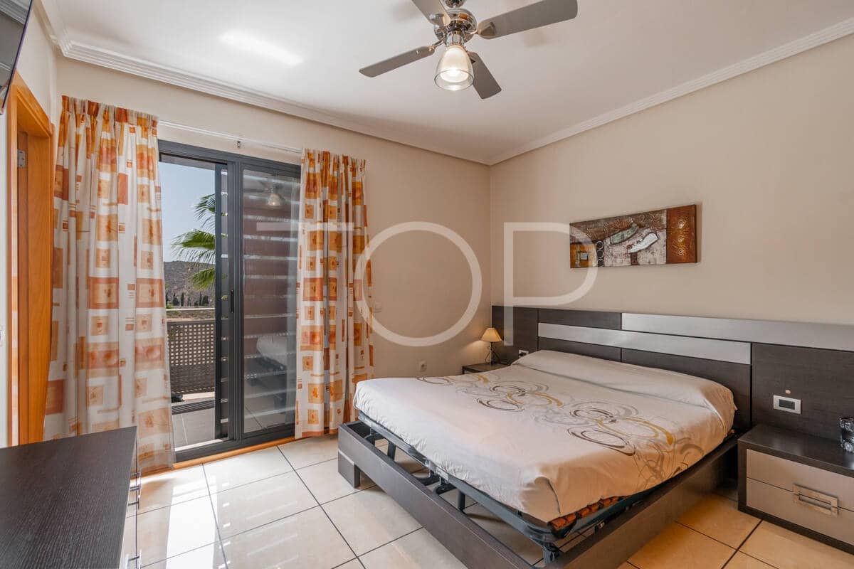 3 soveværelse Rækkehus til salg i Adeje med garage - € 580.000 (Ref: 9153528)