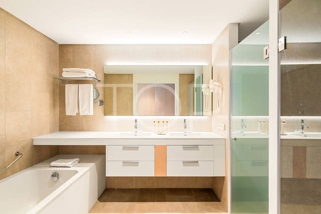 2 slaapkamer Flat te koop in Guía de Isora met zwembad garage - € 900.000 (Ref: 9153529)