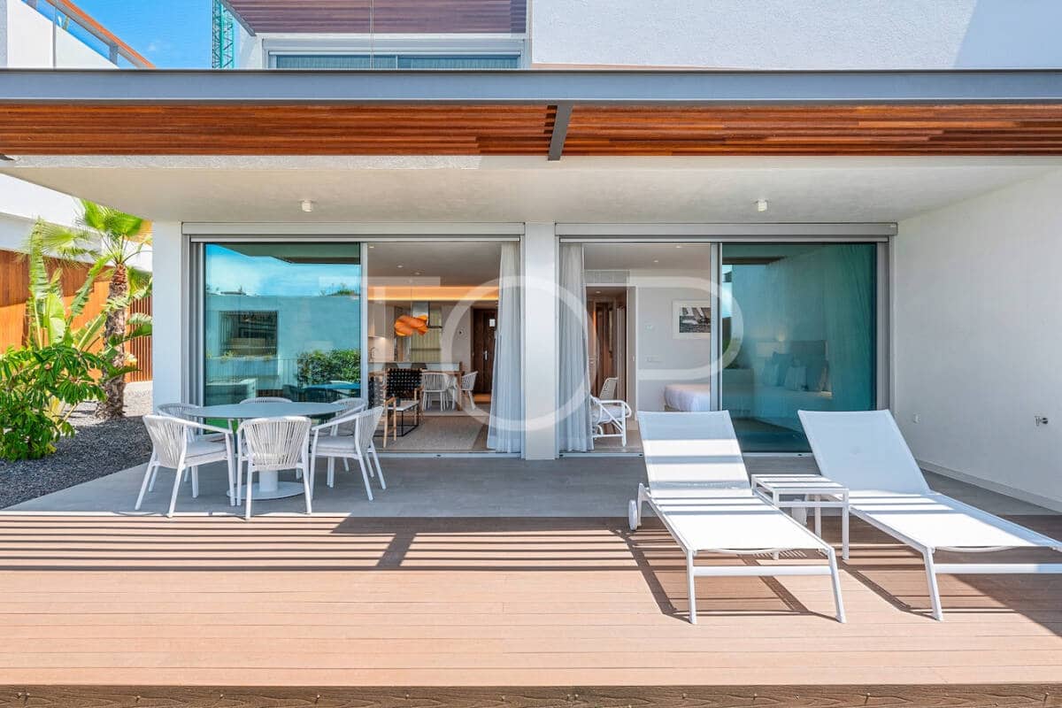 2 chambre Appartement à vendre à Guia de Isora avec piscine garage - 950 000 € (Ref: 9207986)