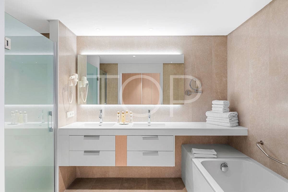 2 chambre Appartement à vendre à Guia de Isora avec piscine garage - 950 000 € (Ref: 9207986)