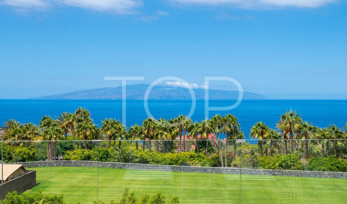 2 chambre Appartement à vendre à Guia de Isora avec piscine garage - 950 000 € (Ref: 9207986)