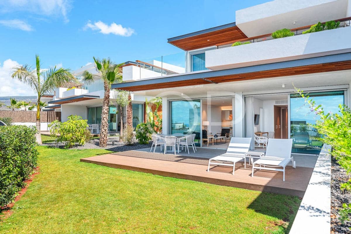 2 chambre Appartement à vendre à Guia de Isora avec piscine garage - 950 000 € (Ref: 9207986)