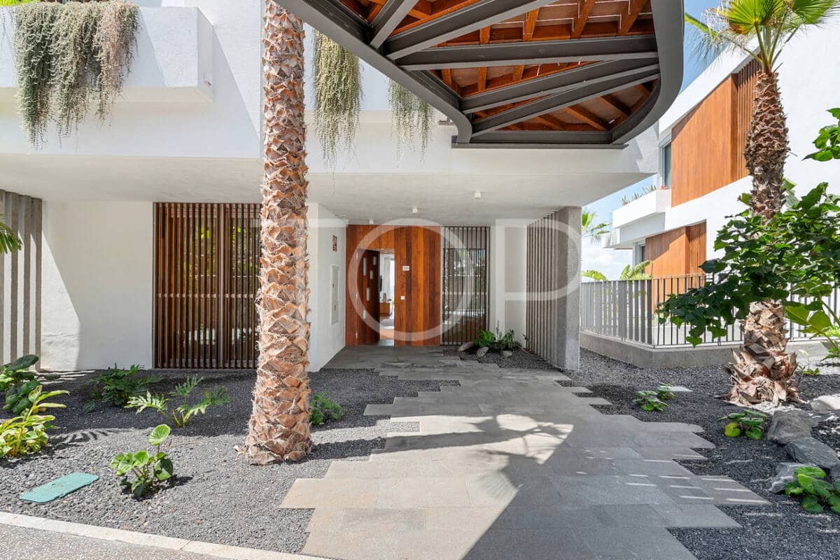 2 chambre Appartement à vendre à Guia de Isora avec piscine garage - 950 000 € (Ref: 9207986)