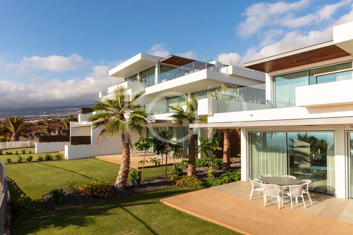 2 slaapkamer Flat te koop in Guia de Isora met zwembad garage - € 968.000 (Ref: 9211695)