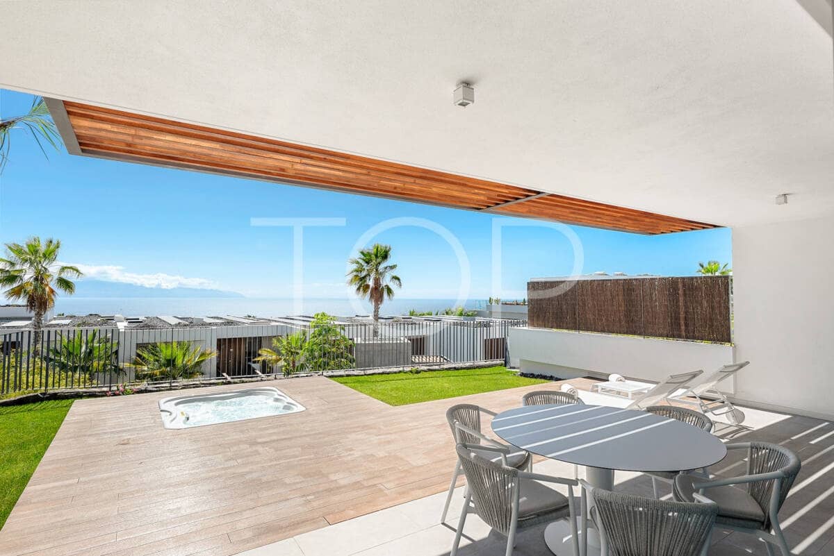 2 slaapkamer Flat te koop in Guia de Isora met zwembad garage - € 968.000 (Ref: 9211695)