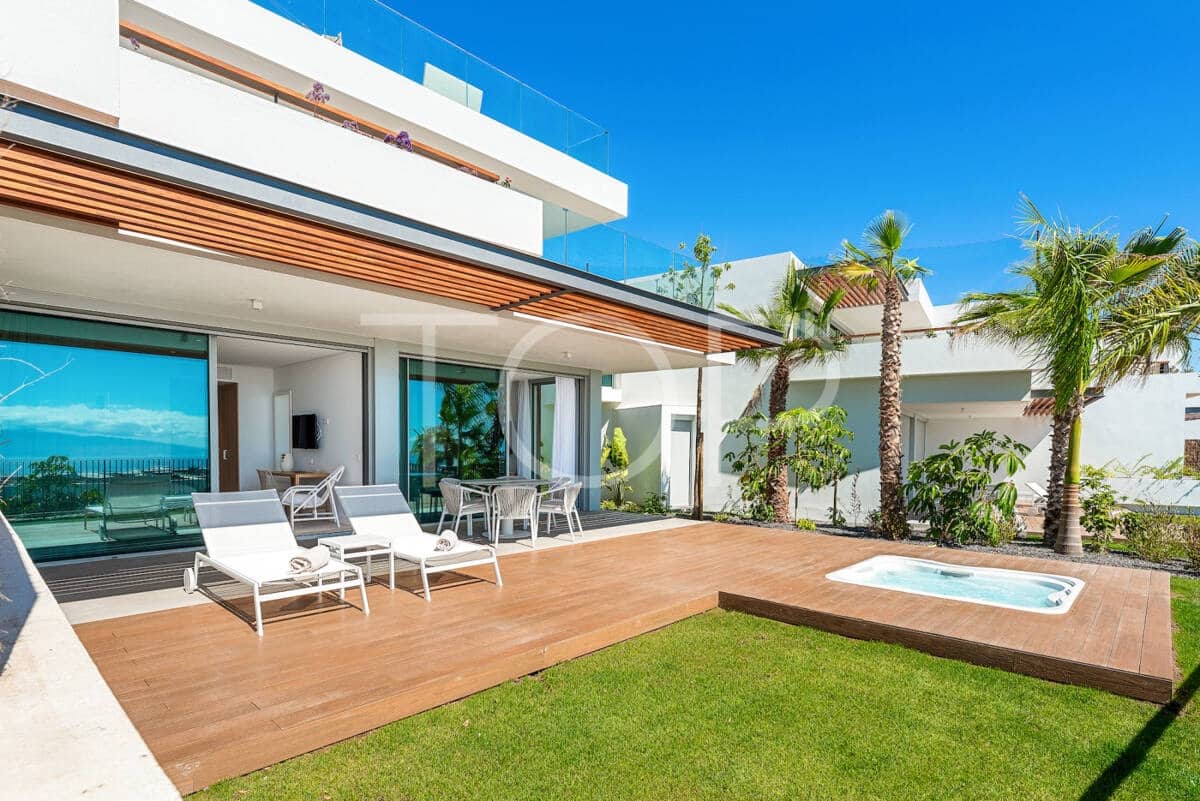 2 slaapkamer Flat te koop in Guia de Isora met zwembad garage - € 968.000 (Ref: 9211695)