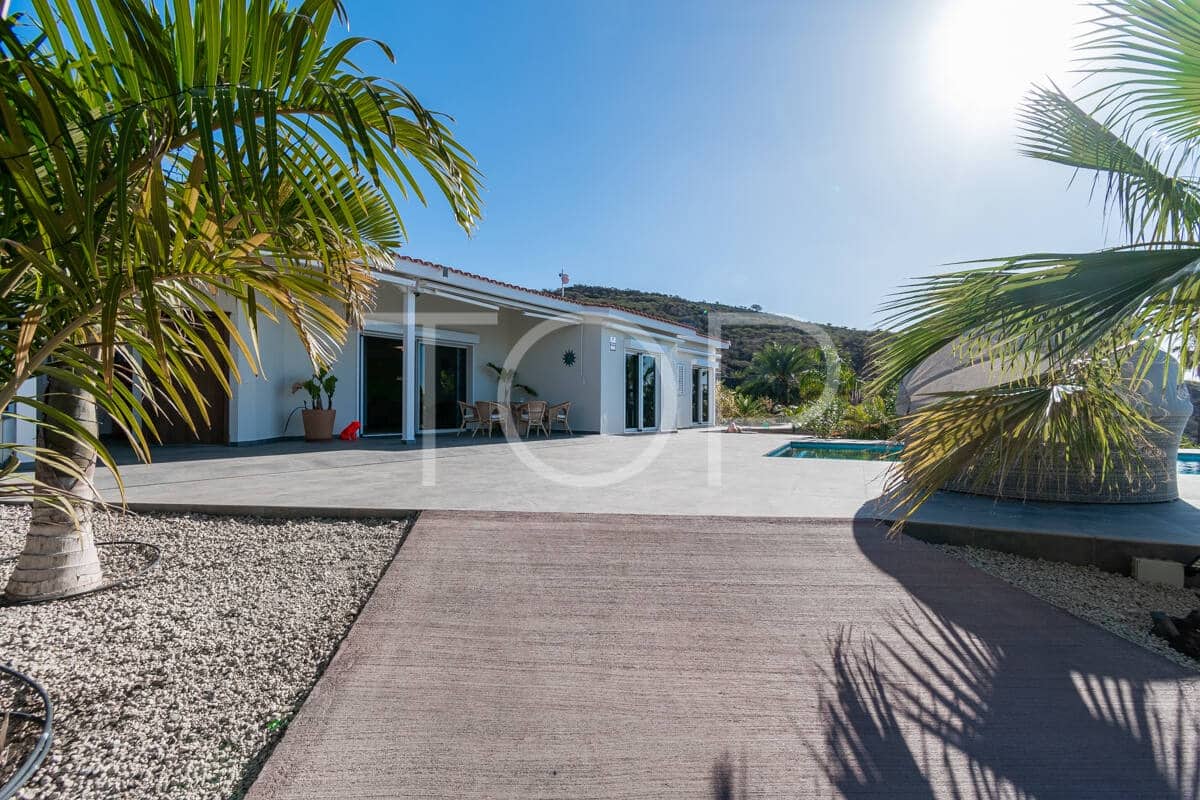 3 soveværelse Villa til salg i Guia de Isora med swimmingpool garage - € 1.320.000 (Ref: 9251686)
