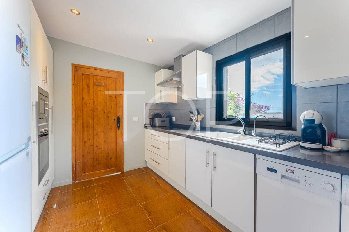 3 soveværelse Byhus til salg i Granadilla de Abona med swimmingpool garage - € 389.000 (Ref: 9279882)