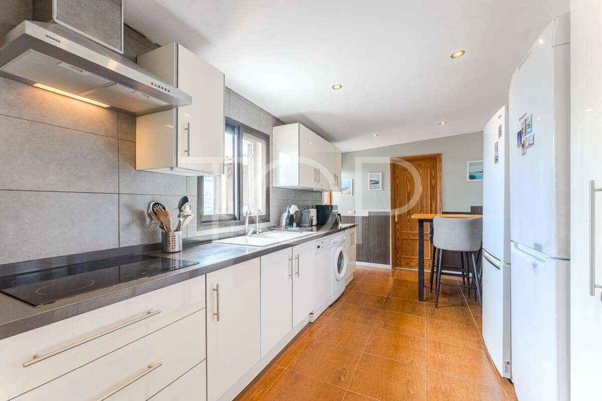 3 soveværelse Byhus til salg i Granadilla de Abona med swimmingpool garage - € 389.000 (Ref: 9279882)