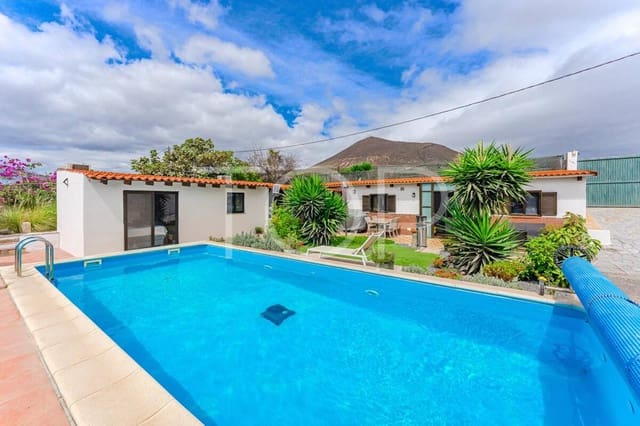 3 soveværelse Byhus til salg i Granadilla de Abona med swimmingpool garage - € 389.000 (Ref: 9279882)