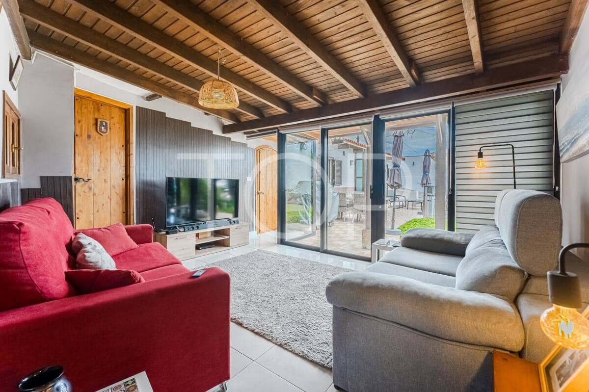 3 soveværelse Byhus til salg i Granadilla de Abona med swimmingpool garage - € 389.000 (Ref: 9279882)