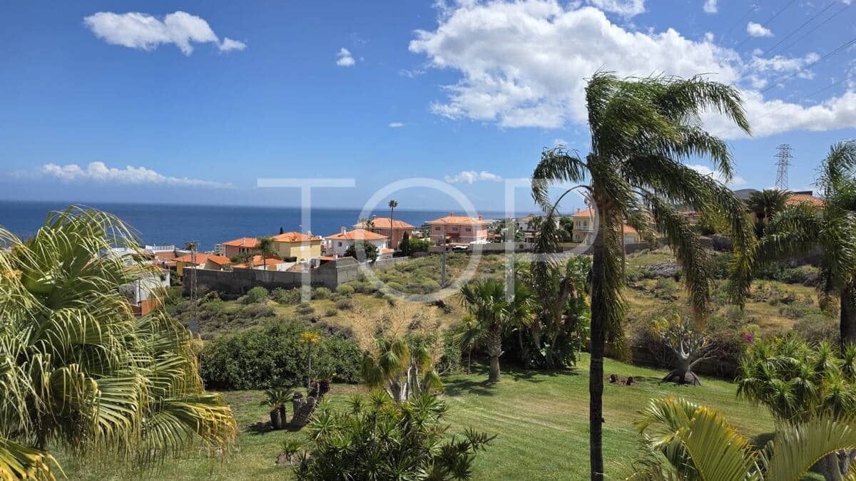 5 bedroom Townhouse for sale in Candelaria with pool garage - € 1,595,000 (Ref: 9279883)