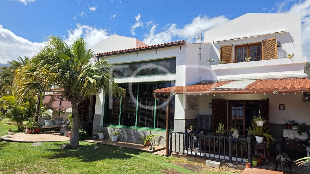 5 bedroom Townhouse for sale in Candelaria with pool garage - € 1,595,000 (Ref: 9279883)