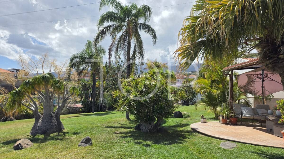 5 bedroom Townhouse for sale in Candelaria with pool garage - € 1,595,000 (Ref: 9279883)