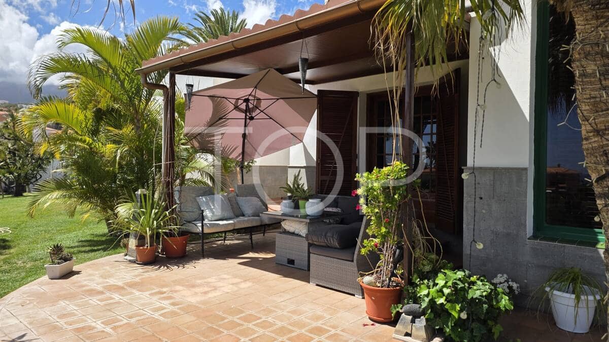 5 bedroom Townhouse for sale in Candelaria with pool garage - € 1,595,000 (Ref: 9279883)