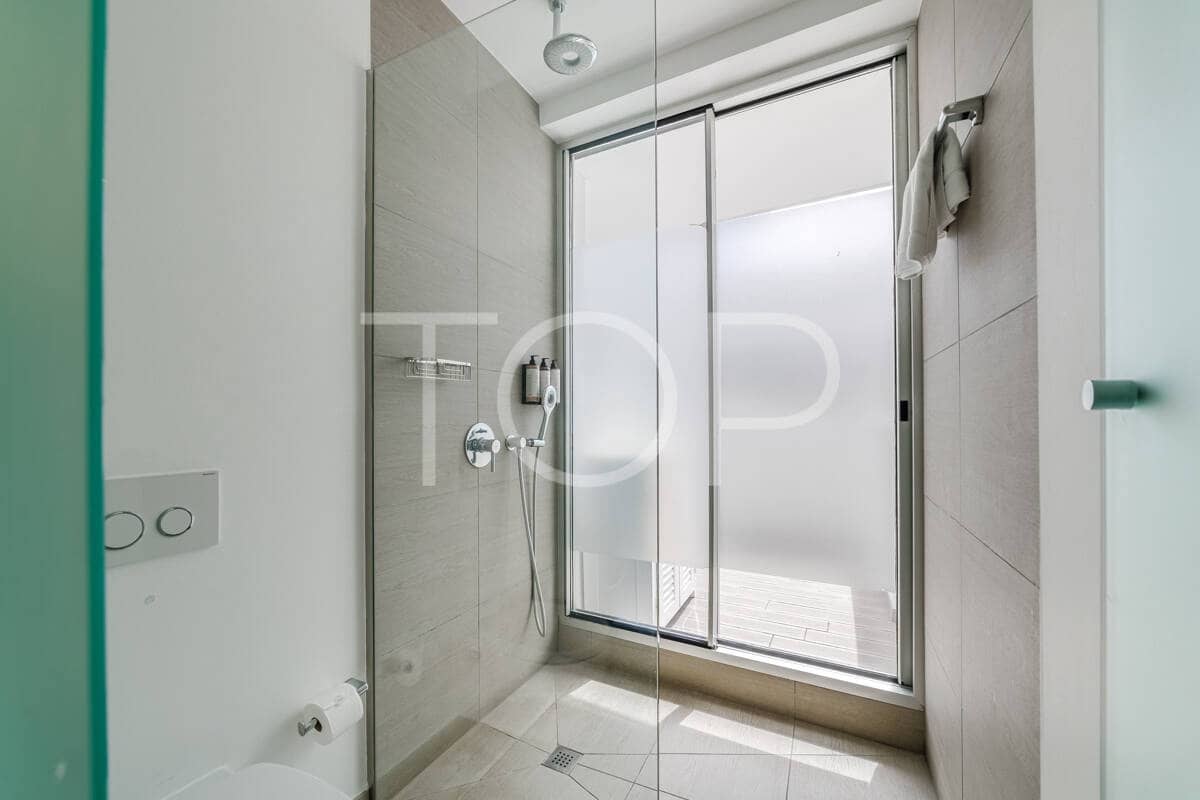 2 bedroom Flat for sale in Playa del Duque with pool - € 695,000 (Ref: 9302825)