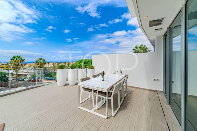 2 soveværelse Lejlighed til salg i Playa del Duque, Adeje med swimmingpool - € 695.000 (Ref: 9302825)