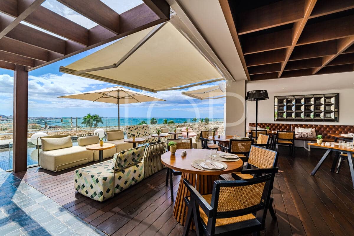 2 bedroom Flat for sale in Playa del Duque with pool - € 695,000 (Ref: 9302825)