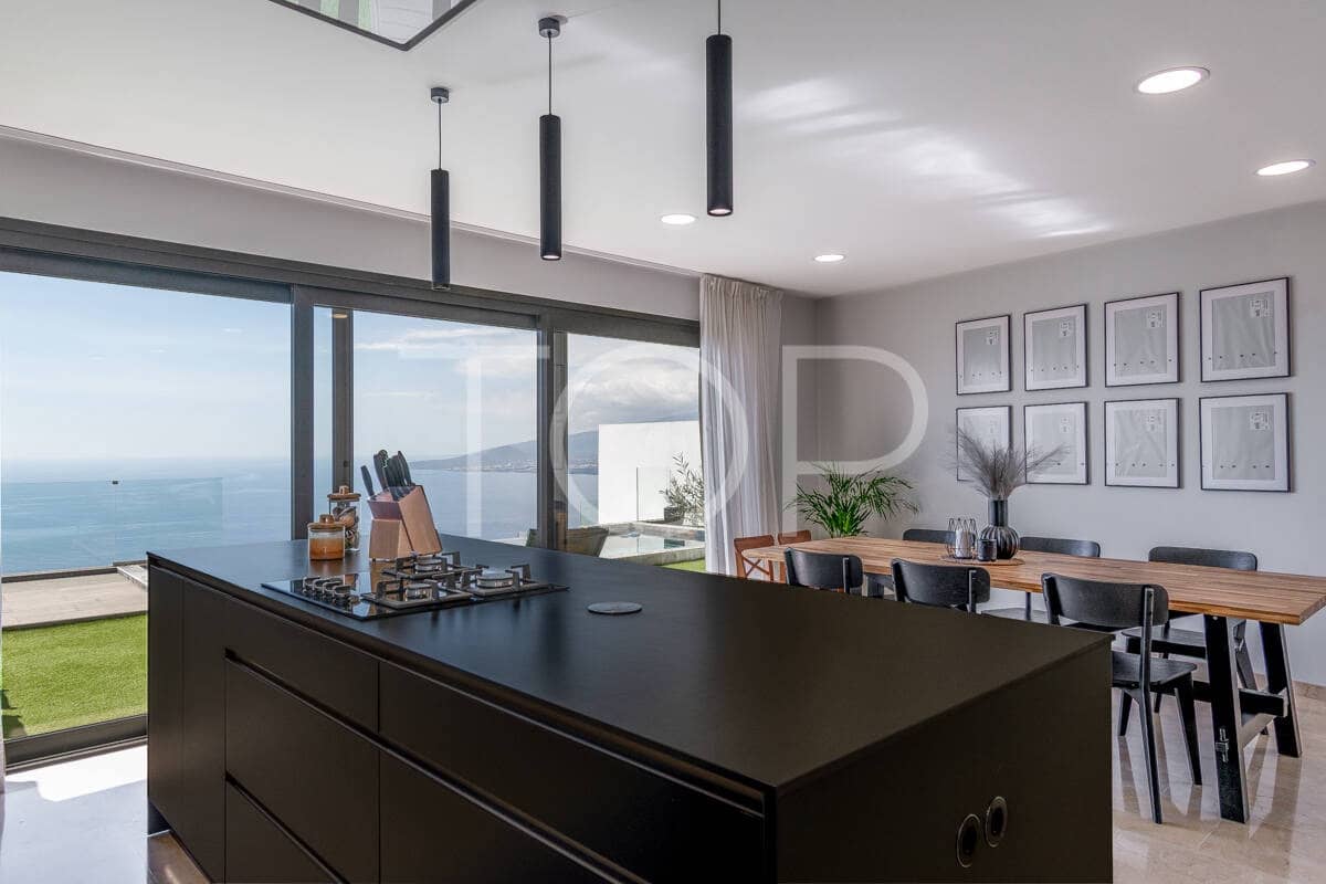 4 sovrum Villa till salu i El Rosario med pool garage - 1 000 000 € (Ref: 9337319)