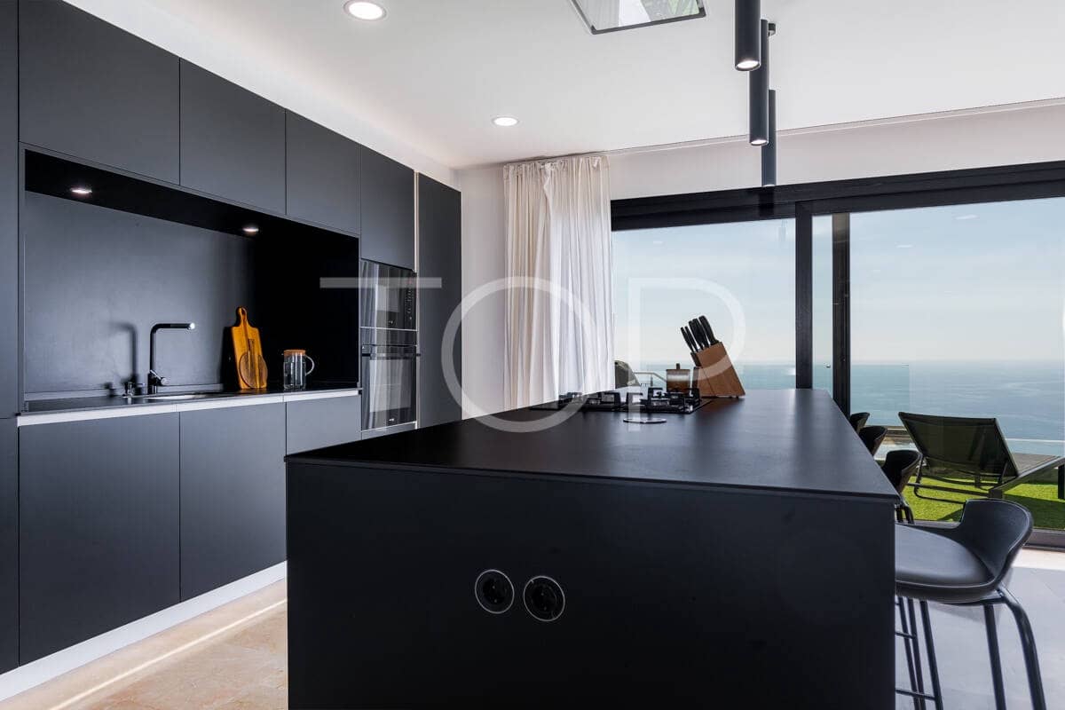 4 sovrum Villa till salu i El Rosario med pool garage - 1 000 000 € (Ref: 9337319)