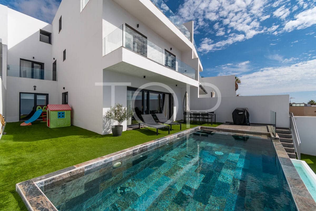 4 sovrum Villa till salu i El Rosario med pool garage - 1 000 000 € (Ref: 9337319)