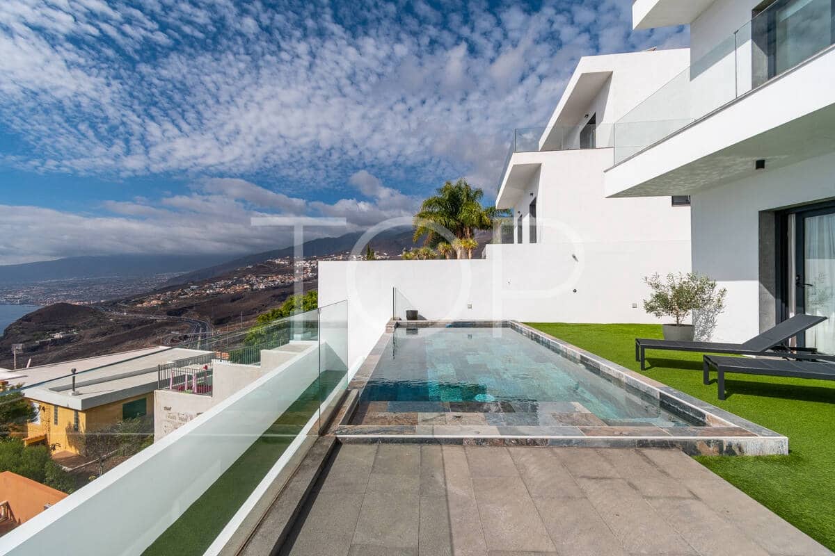 4 sovrum Villa till salu i El Rosario med pool garage - 1 000 000 € (Ref: 9337319)