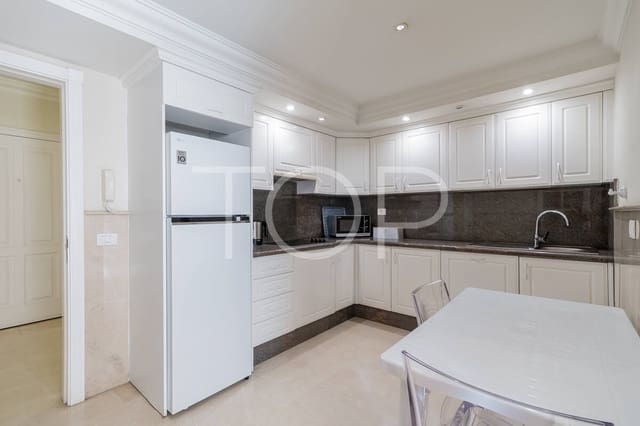 2 soveværelse Lejlighed til salg i Playa del Duque, Adeje med swimmingpool garage - € 845.000 (Ref: 9348714)