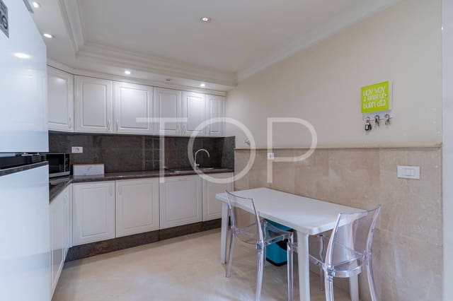 2 soveværelse Lejlighed til salg i Playa del Duque, Adeje med swimmingpool garage - € 845.000 (Ref: 9348714)