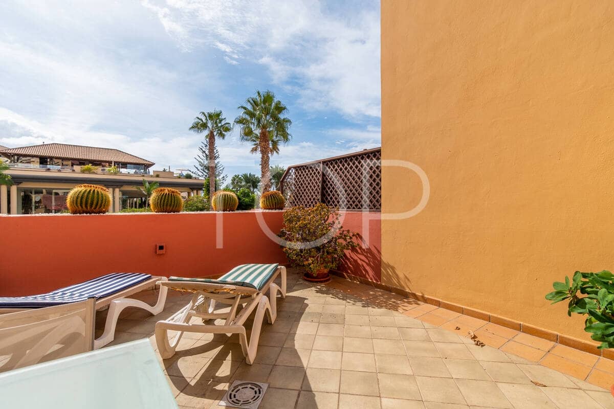 2 soverom Leilighet til salgs i Playa del Duque med svømmebasseng garasje - € 845 000 (Ref: 9348714)