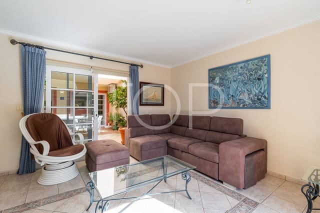 2 soveværelse Lejlighed til salg i Playa del Duque, Adeje med swimmingpool garage - € 845.000 (Ref: 9348714)