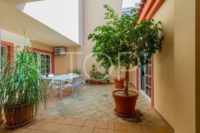 2 soveværelse Lejlighed til salg i Playa del Duque, Adeje med swimmingpool garage - € 845.000 (Ref: 9348714)