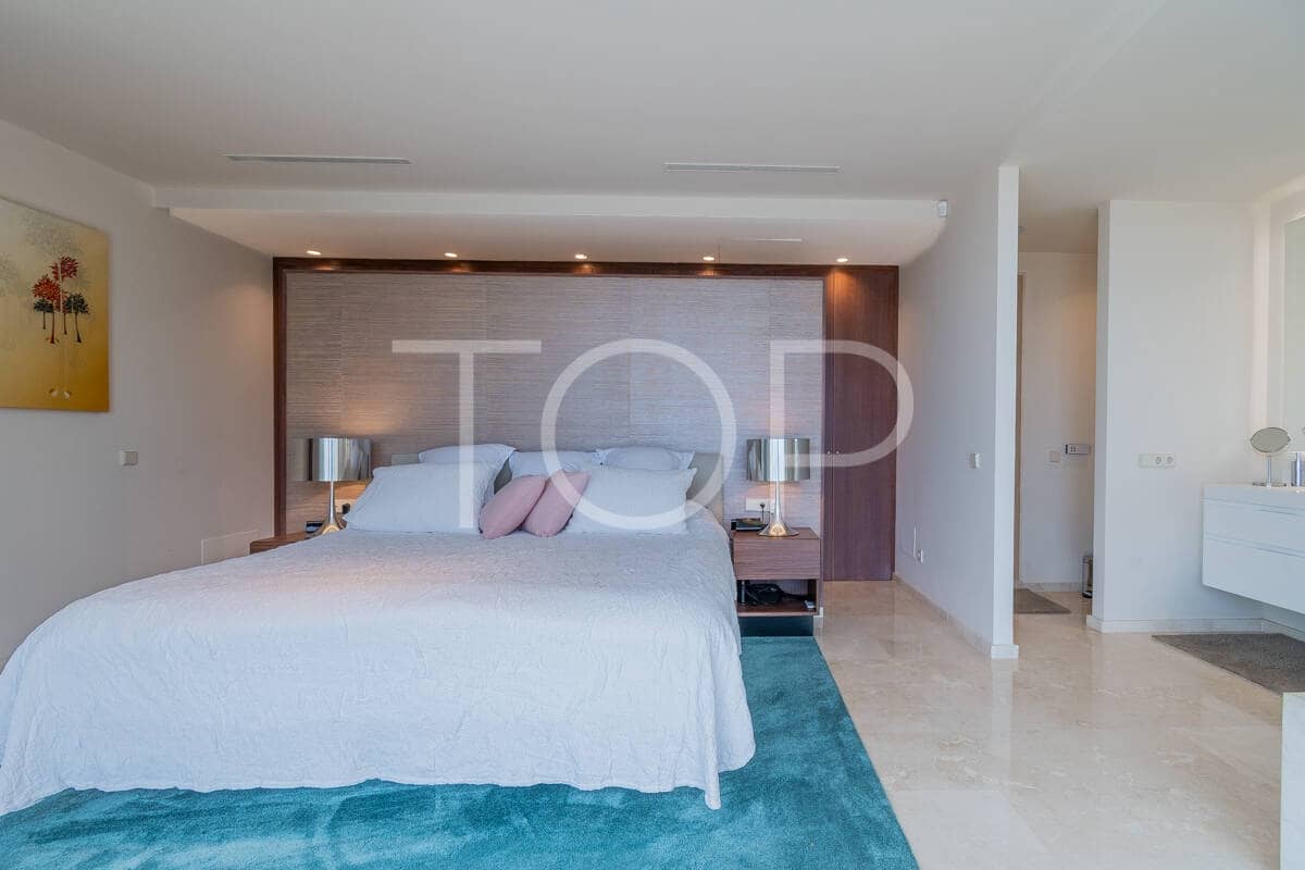 4 makuuhuone Huvila myytävänä paikassa Playa de las Americas mukana uima-altaan 
autotalli - 3 450 000 € (Ref: 9400192)