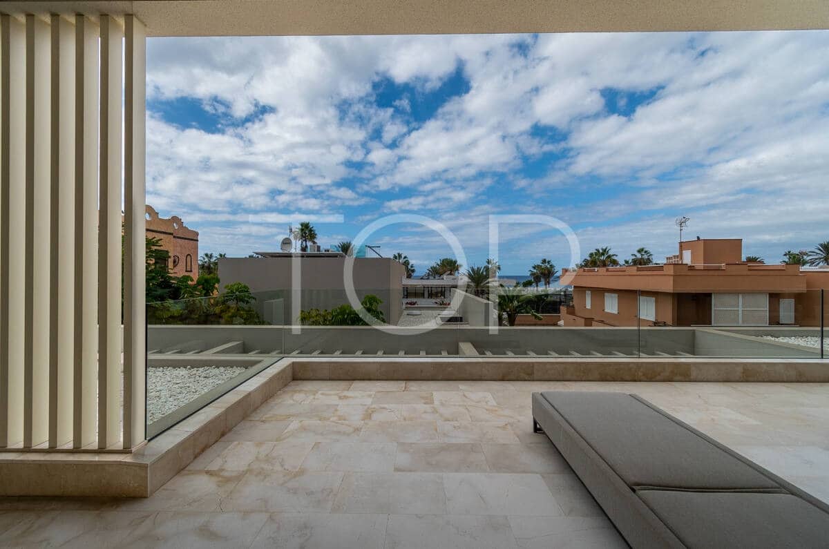 4 makuuhuone Huvila myytävänä paikassa Playa de las Americas mukana uima-altaan 
autotalli - 3 450 000 € (Ref: 9400192)