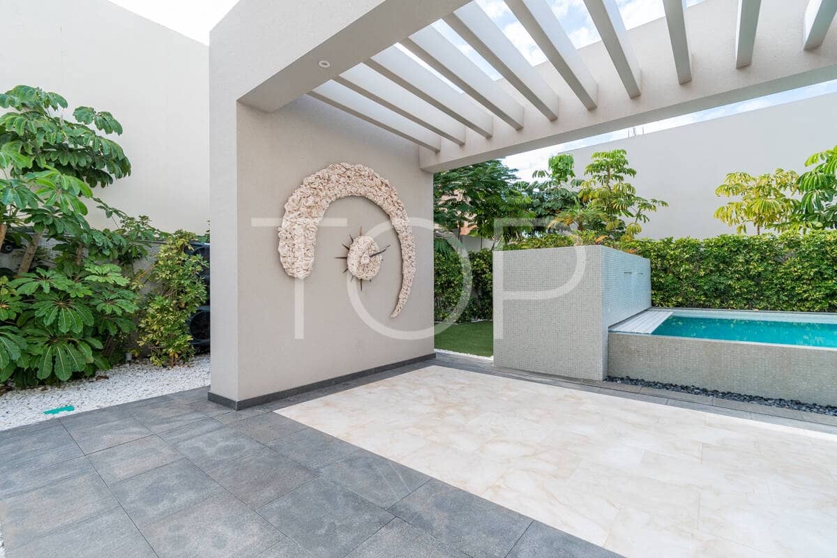 4 makuuhuone Huvila myytävänä paikassa Playa de las Americas mukana uima-altaan 
autotalli - 3 450 000 € (Ref: 9400192)