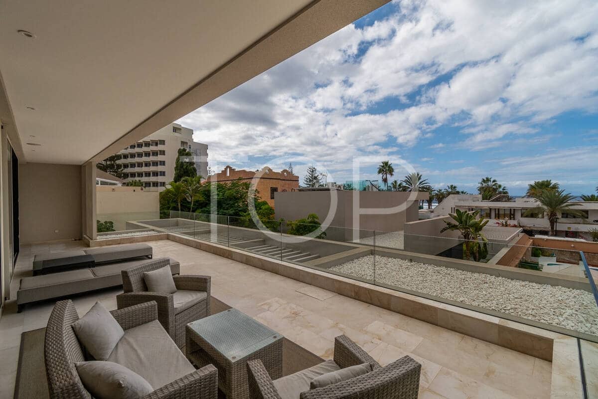 4 makuuhuone Huvila myytävänä paikassa Playa de las Americas mukana uima-altaan 
autotalli - 3 450 000 € (Ref: 9400192)