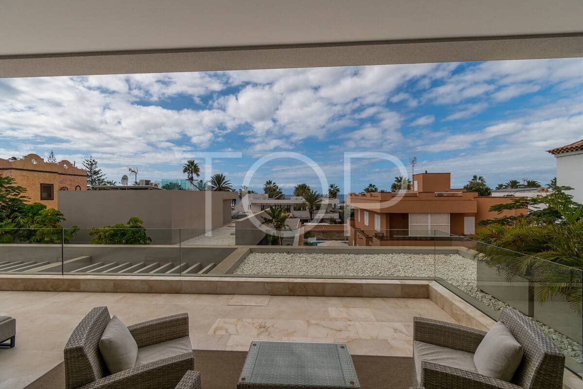 4 makuuhuone Huvila myytävänä paikassa Playa de las Americas mukana uima-altaan 
autotalli - 3 450 000 € (Ref: 9400192)