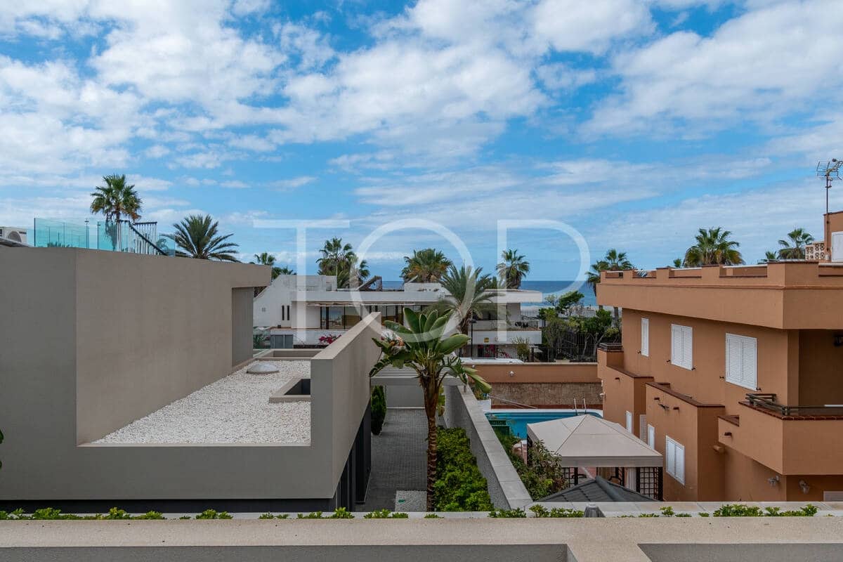 4 makuuhuone Huvila myytävänä paikassa Playa de las Americas mukana uima-altaan 
autotalli - 3 450 000 € (Ref: 9400192)