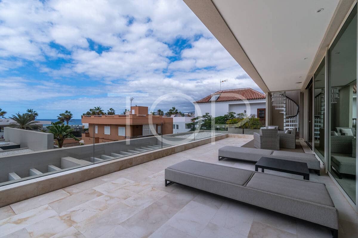 4 makuuhuone Huvila myytävänä paikassa Playa de las Americas mukana uima-altaan 
autotalli - 3 450 000 € (Ref: 9400192)