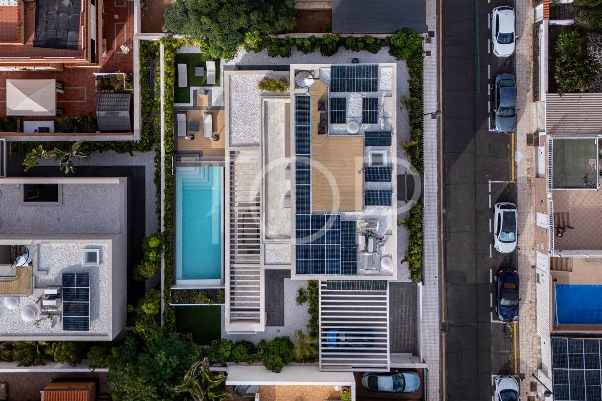 4 makuuhuone Huvila myytävänä paikassa Playa de las Americas mukana uima-altaan 
autotalli - 3 450 000 € (Ref: 9400192)